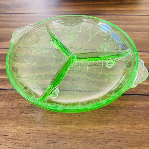 Vintage 1930s Hocking Glass Green Depression Glass Cameo “Ballerina” Divided Rel - Picture 2 of 6